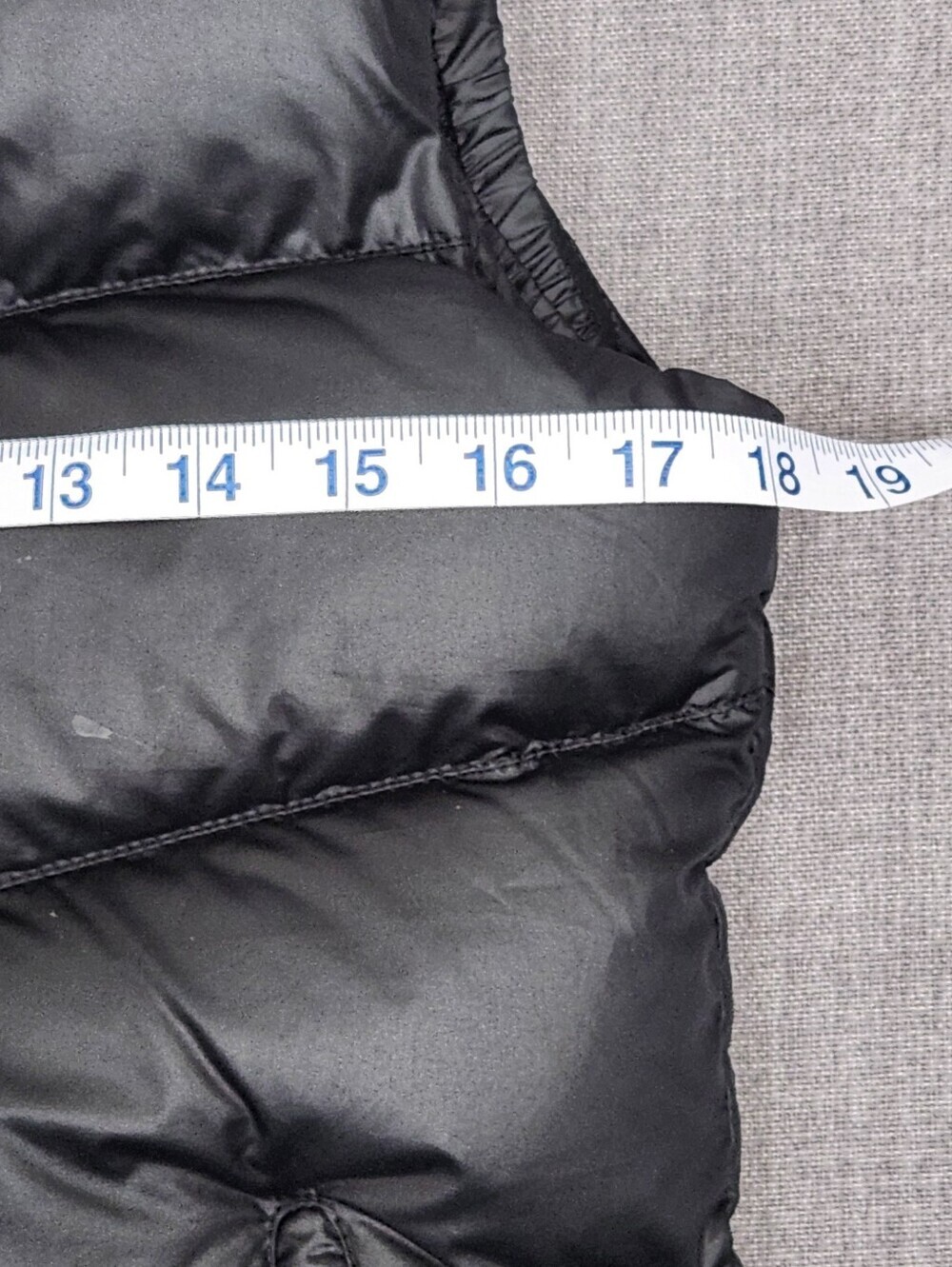 Nike 550 Black Puffer Vest With Hood. Small - Picture 9 of 9